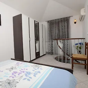  Apartment Lili