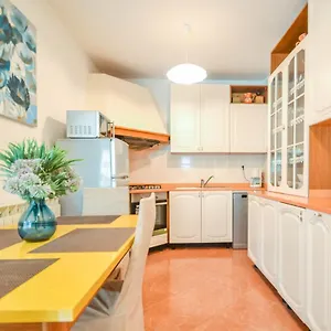  Apartment Moreri Garden